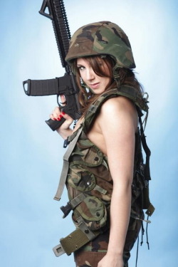 girlandguns:  Girl With Gun  follow me at : http://girlandguns.tumblr.com/