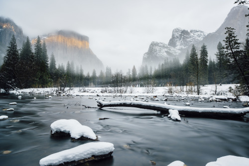 arthurchang:  Valley Fog at Sunset Yosemite National Park This is the first time I have visited Yosemite in the winter time! In fact, it’s only the second time I’ve been here other than when I was a kid. There are no words to describe how it looked