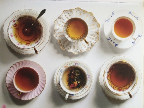 day-and-moonlightdreaming: Tea cups.