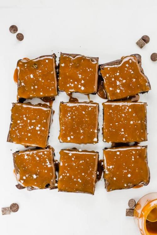 sweetoothgirl: TRIPLE CHOCOLATE FLOURLESS BROWNIES WITH SALTED CARAMEL