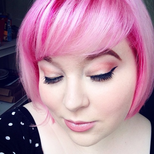 isthatwhatyoumint:  i’m going out to a draw jam tonight, so i thought i’d make myself look cute!