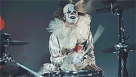 deadlightcircus:  🥁🤡🤘 pennywise the dancing drumming clown 🤘🤡🥁