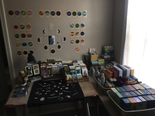 itrainferaligatrs: 29meclectic: I’m really loving my tarot space right now and I just want to share