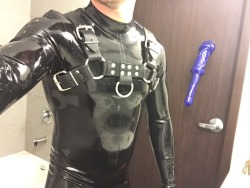 commercialdiver:Getting all hot and bothered in rubber!