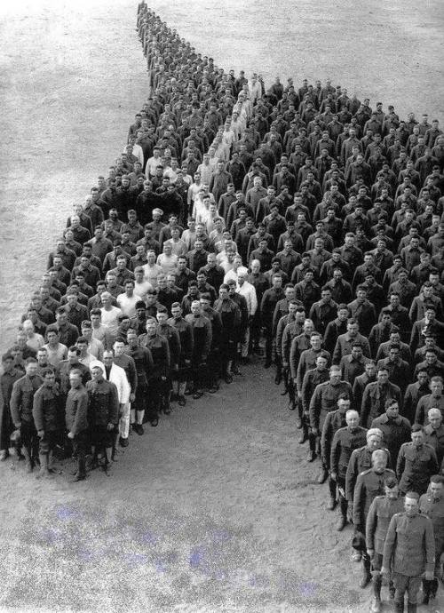 countryff4171:  rhillas:  bridles-and-boots:  drums-of-trenzalore:  Mounted soldiers remembering their horses.   I looooove this omg  this makes me so sad  this is my favorite 