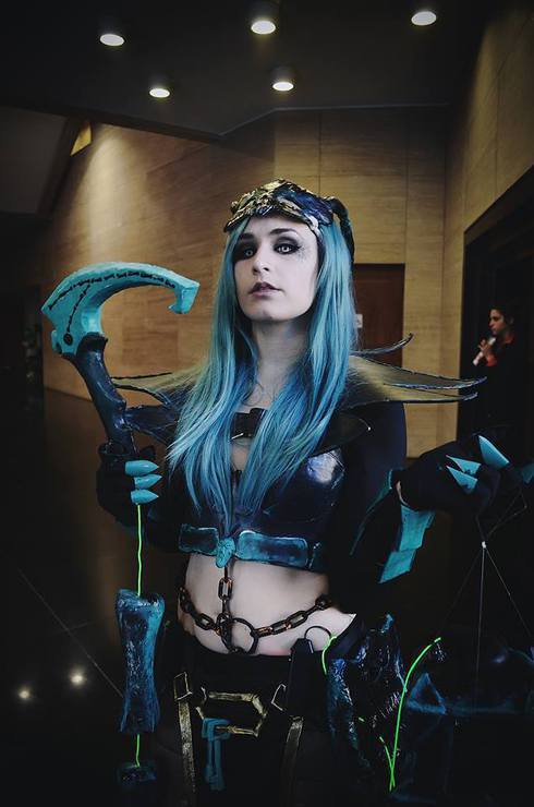 league-of-legends-sexy-girls:  Female Thresh 