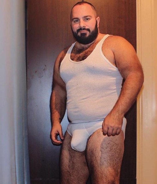 bear-hairy:  Déjanos tu comentario 🐻 . Rebloguea y comparte el contenido si te gustan las fotos. #Bear_Hairy