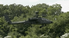 celer-et-audax:An Apache AH Mk1 from 673 Squadron, Army Air Corps conducting confined areas flying p