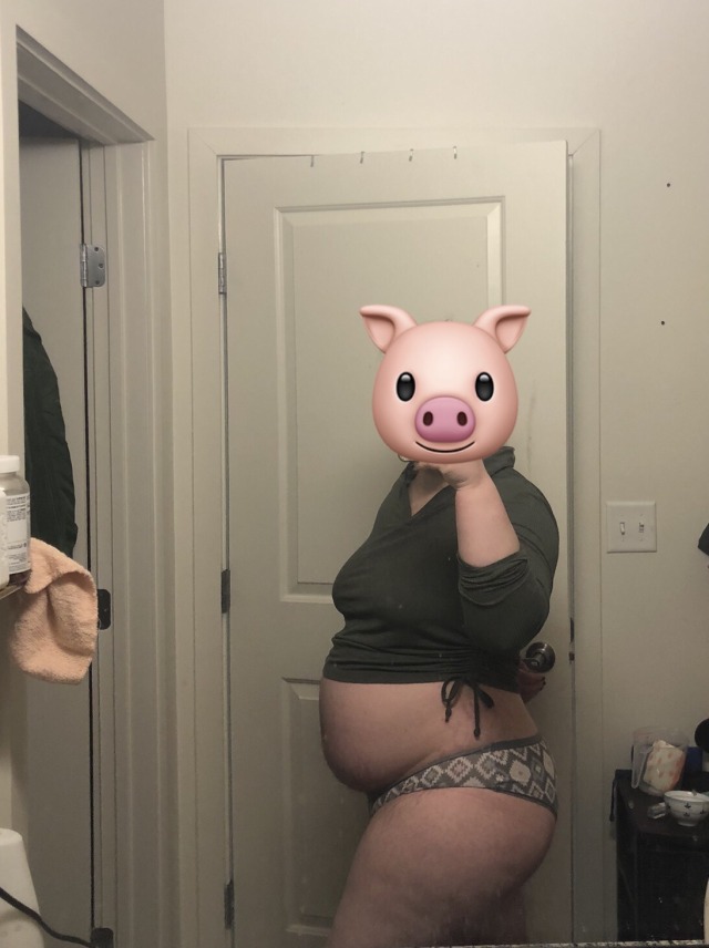 certifiedfeedee:Pants or no pants, that is the question 