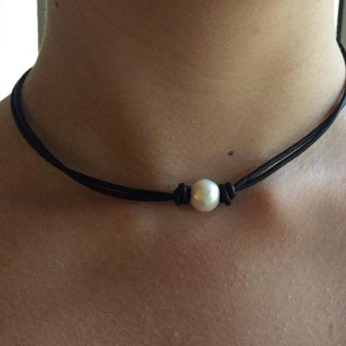 Leather freshwater pearl necklace //to buy click on link in my bio// #leatherjewelry #pearlsonleathe