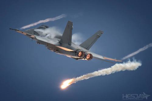 toocatsoriginals:  Finnish F-18C Hornet - NATO Days 2014 Photo: Hesja Art 