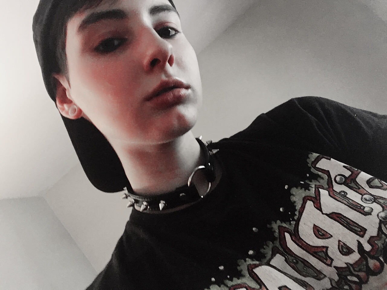 prettyboycomet:  Uhhhh I’m super cute 🖤🦇