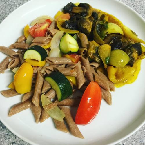 #adzuaspa #whatveganseat #veganfoodshare #vegan #food #healthy #healthyisthenewsexy #bellpeppers #zu