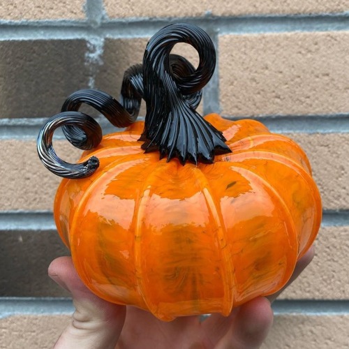 sosuperawesome:Glass PumpkinsMC Glassware on Etsy