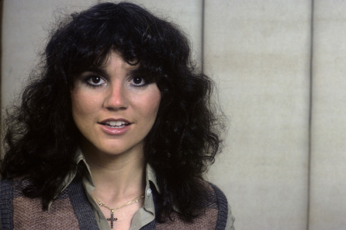 twixnmix: Linda Ronstadt during a recording session in February 1978.Photos by Ed Thrasher