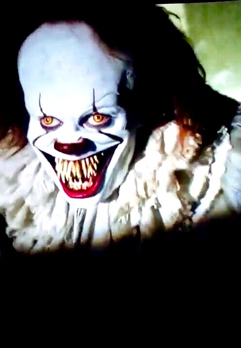 pennywisedaddywise:  mymanylives: The “SHIT MY PANTS” gallery just opened ❤❤❤❤