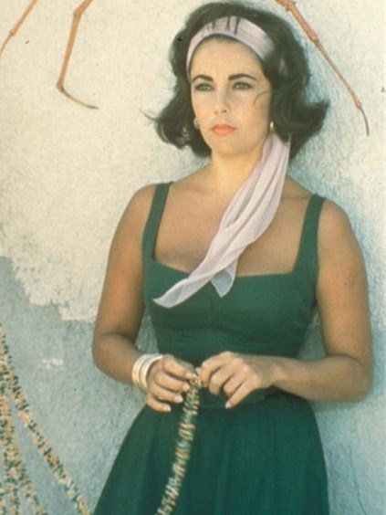 Porn gatabella:  Elizabeth Taylor’s costumes photos