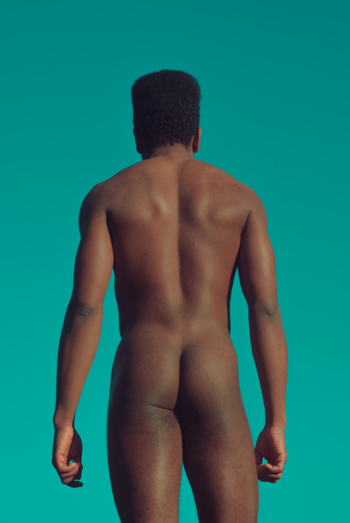 manuelmoncayo:  ShawnEdit, 13.Jan.2016 A photo editor advised me to stop with my documentation project after seeing the current work; it feels like I should pay attention because I agree with him which is a rather strange feeling since these past months