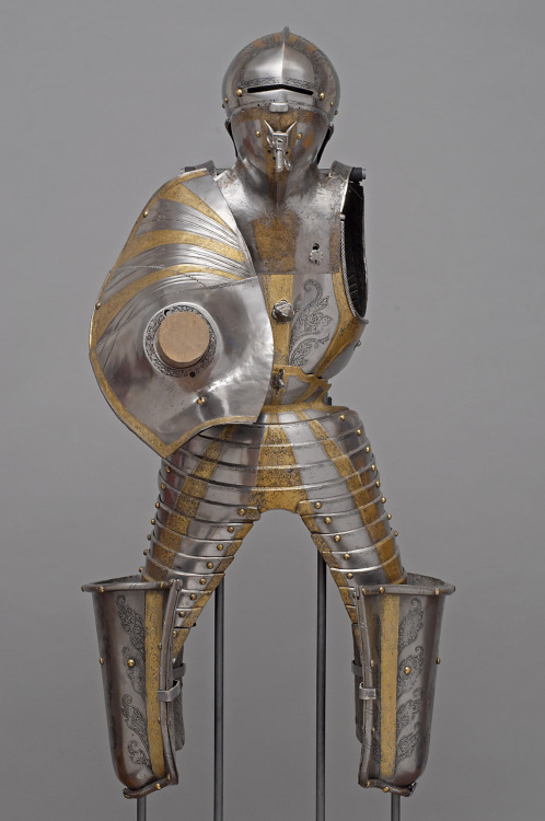 An etched and gilt Rennzeug armor, Wittenberg, Germany, 1558, housed at the Kunsthistorisches Museum