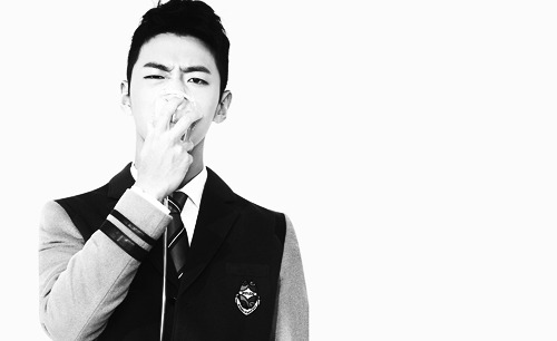 hoesoks:  yongguk for skoollooks                     