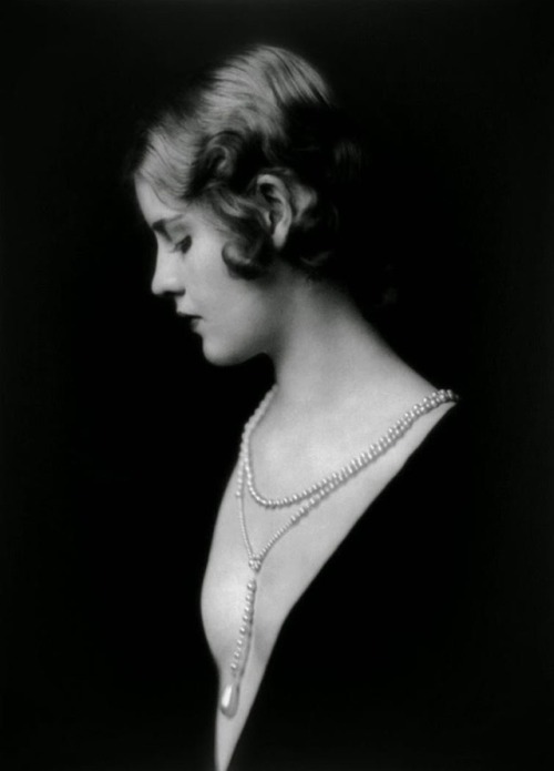 vintageobsession20: Ziegfeld Girl, 1920s.