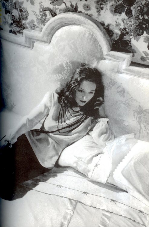 Porn  Tallulah Bankhead in her boudoir, 1940s photos