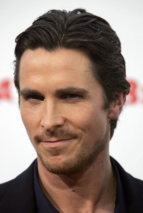 bwpbcb:Really miss clean/shaven bale, he looks so handsome like this 