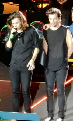 louis&harry + ‘matchy matchy’ outfits