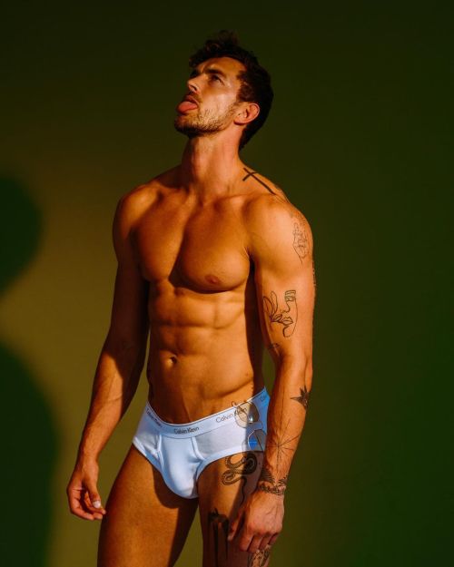 Sex pleasingmen:Christian Hogue@christianhogue By pictures