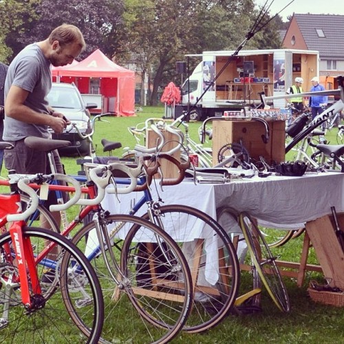 thisisantwerp:
“ Pic of the day by @ysenbaardtcycles. Bicycle market at Luchtbal. #Antwerp #Antwerpen #Anvers #Amberes #Belgium #Europe #VeloVille #bicycle #cycling #cyclinginantwerp #market #racebike #koers #vlo #fiets #fixie #fixedgear (bij...