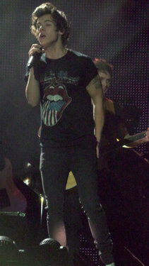 hrryedwards:  HARRY ON TMH TOUR ???!??!? 