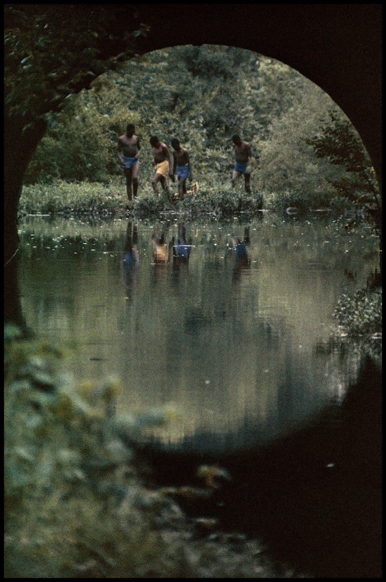 pho—to—graph:GORDON PARKS Untitled, Fort Scott, Kansas, 1963 Archival Pigment Print Paper Dimensions: 20 x 16 inches Image Dimensions: 18 x 11 15/16 inches Edition 1/15 (C04-21-021)