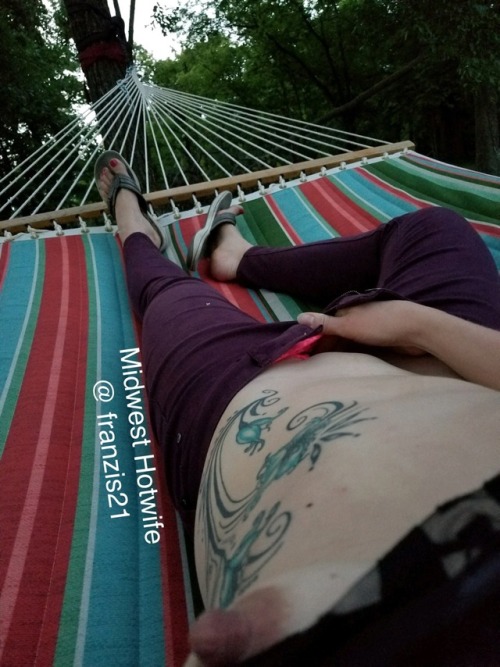 franzis21:  Kinda chilly out today but not enough to keep me from a little R&R out on the hammock!