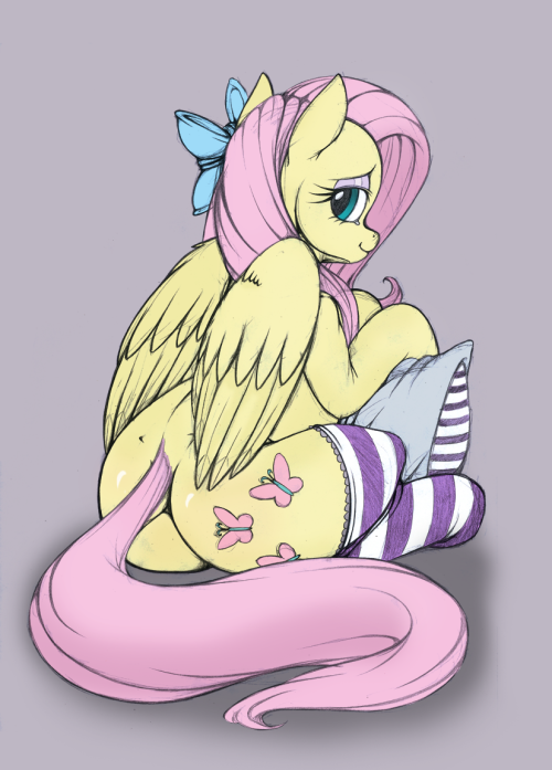 abberantintellect:  Sometimes you have to take a risk and hope for the best.Original: http://longinius-ii.deviantart.com/art/Flutterbutt-402961028Artist: Longinius-ii; Colorist: Allosaurus  <3