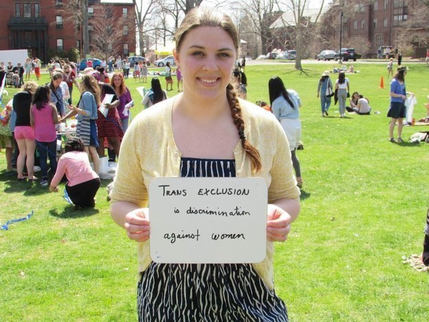smartgirlsattheparty:  lgbtqblogs:  Mount Holyoke Students Advocate For The Inclusion