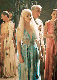 margraery:  DAENERYS TARGARYEN MEME: [1/6] outfits: 2x05 