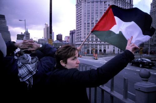 biladal-sham: Pro-Palestine rally in New York City.  April 2002.Paul Fusco