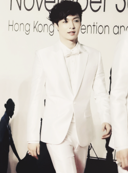 deerxings:  a prince in white 