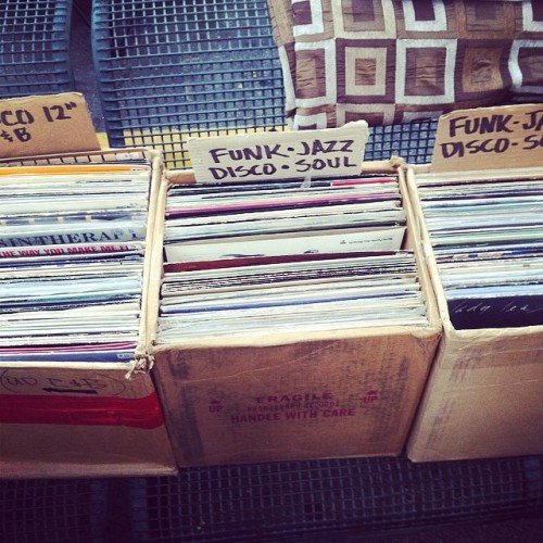 seewhatsgood:  beats swap meet in LA w/ @jonnyoung @mamamiaitsleah @jackiewuhooo #cratedigging #vinyl #therushhour2soundtrack 