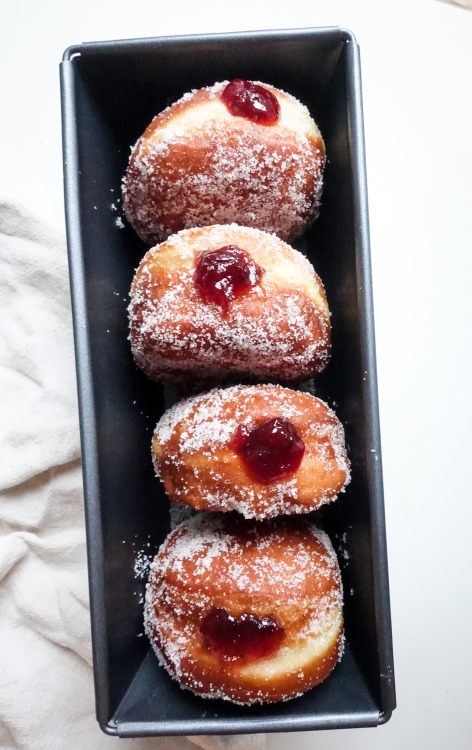 fullcravings:  Jam Doughnuts 果醬冬甩 (recipe in English and Chinese)