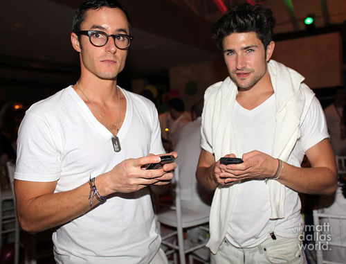 joshuamatthew:  Congrats to “Kyle XY” Matt Dallas & his boyfriend of three years, Blue Hamilton. May your engagement/wedding/marriage be filled with laughter & happiness. Oh, also… you guys are gorgeous. kthanxbye 