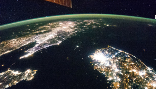 Korean Peninsula Seen From Space Station (desktop/laptop)Click the image to download the correct siz