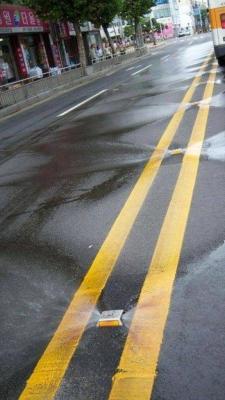 blazepress:  Self-cleaning streets in Korea.