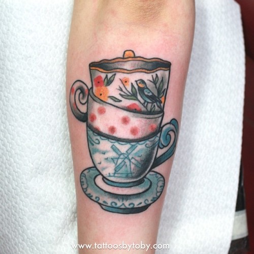tattoosbytoby:  Little stacked teacups on Lillie from the other day. Thanks for traveling from Canada to get tattooed! Safe travels 🙌✈️ 