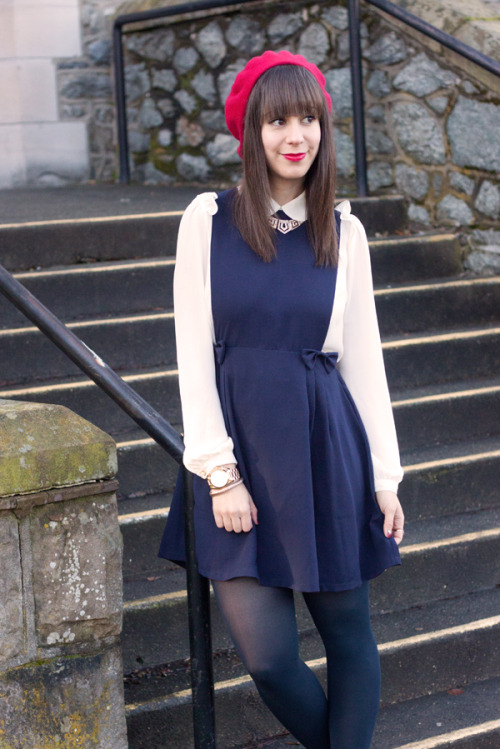 Dark blue tights, vintage navy blue dress, white cardigan and red beret