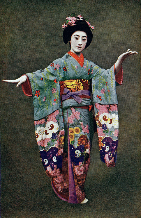 cgmfindings:Geiko Tomigiku in a dancing pose for the Miyako Odori (Cherry Dance) in Kyoto.  1920s