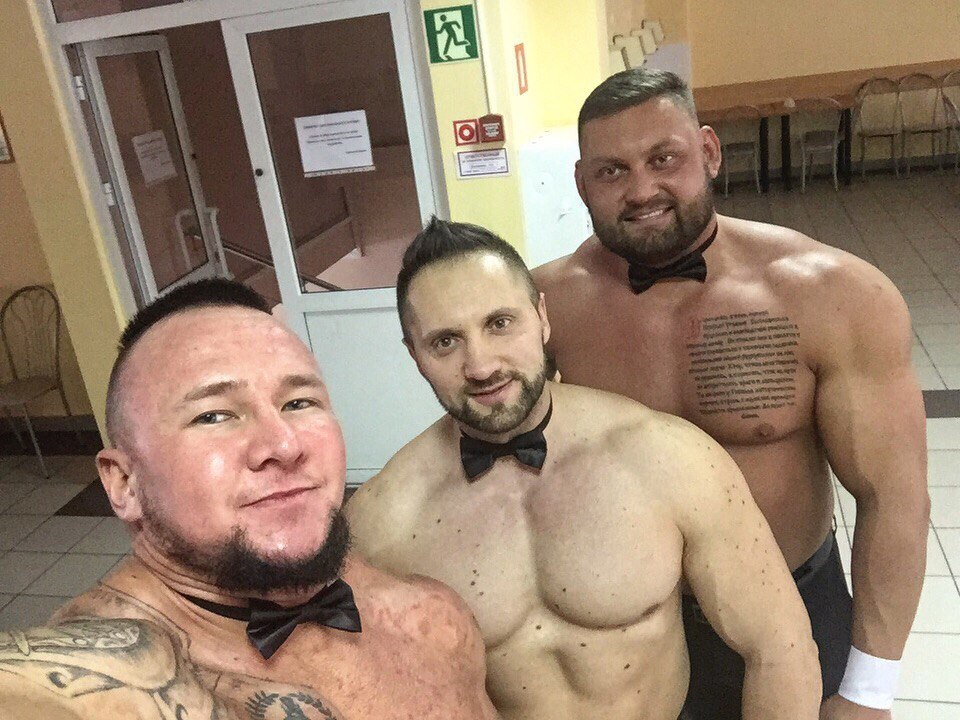 misterunivers:Russian chippendales …the las vegas real ones look like a band of