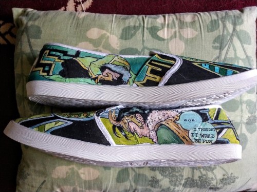 d20-darling: damn-this-pool: Painted some Loki shoes for @nopennamesleft ! If any of you want to pla