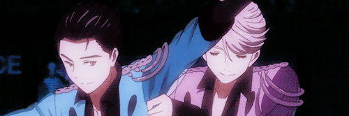 krshima:#victuuriweek ✧ day two: pairstay close to me.