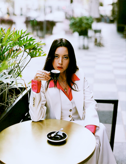 femaledaily:AUBREY PLAZA ❯ Shane McCauley × Rollacoaster